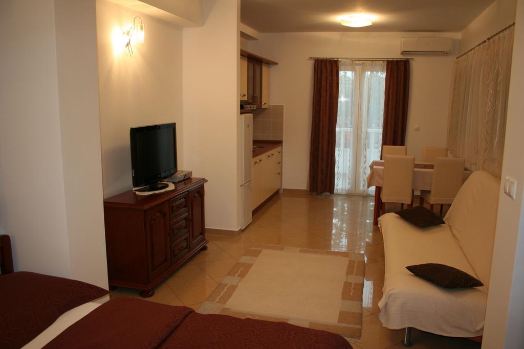 Apartments Villa Sunce Dugi Rat Cameră foto