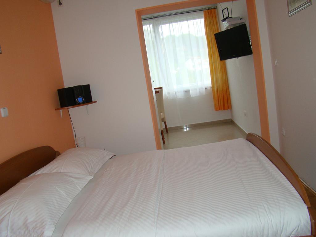 Apartments Villa Sunce Dugi Rat Cameră foto